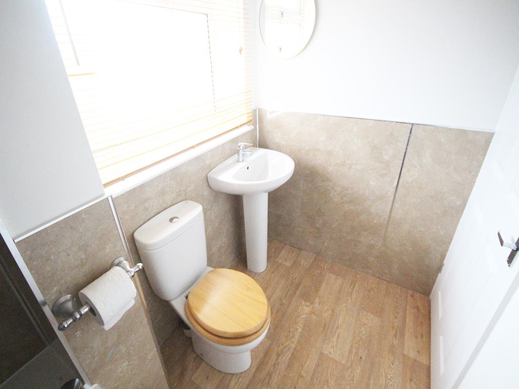 3 bedroom semi-detached house To Let in Barnoldswick - IMG_2983.jpg